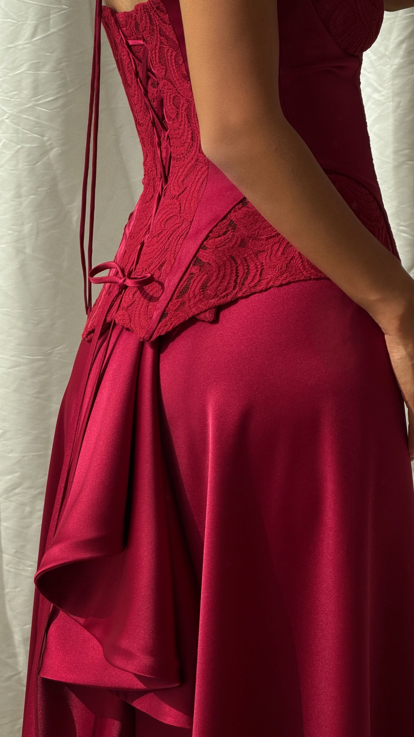 sasha-loochi-christmas-carol-burgundy