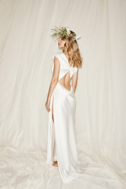 sasha-loochi-wedding-dresses-ivory