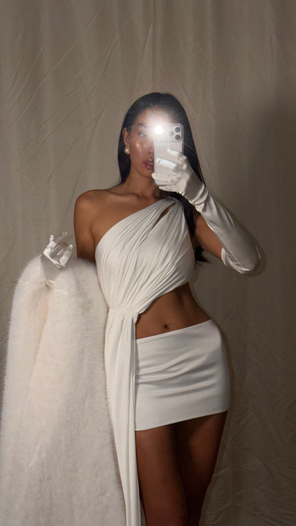 sasha-loochi-christmas-carol-ivory