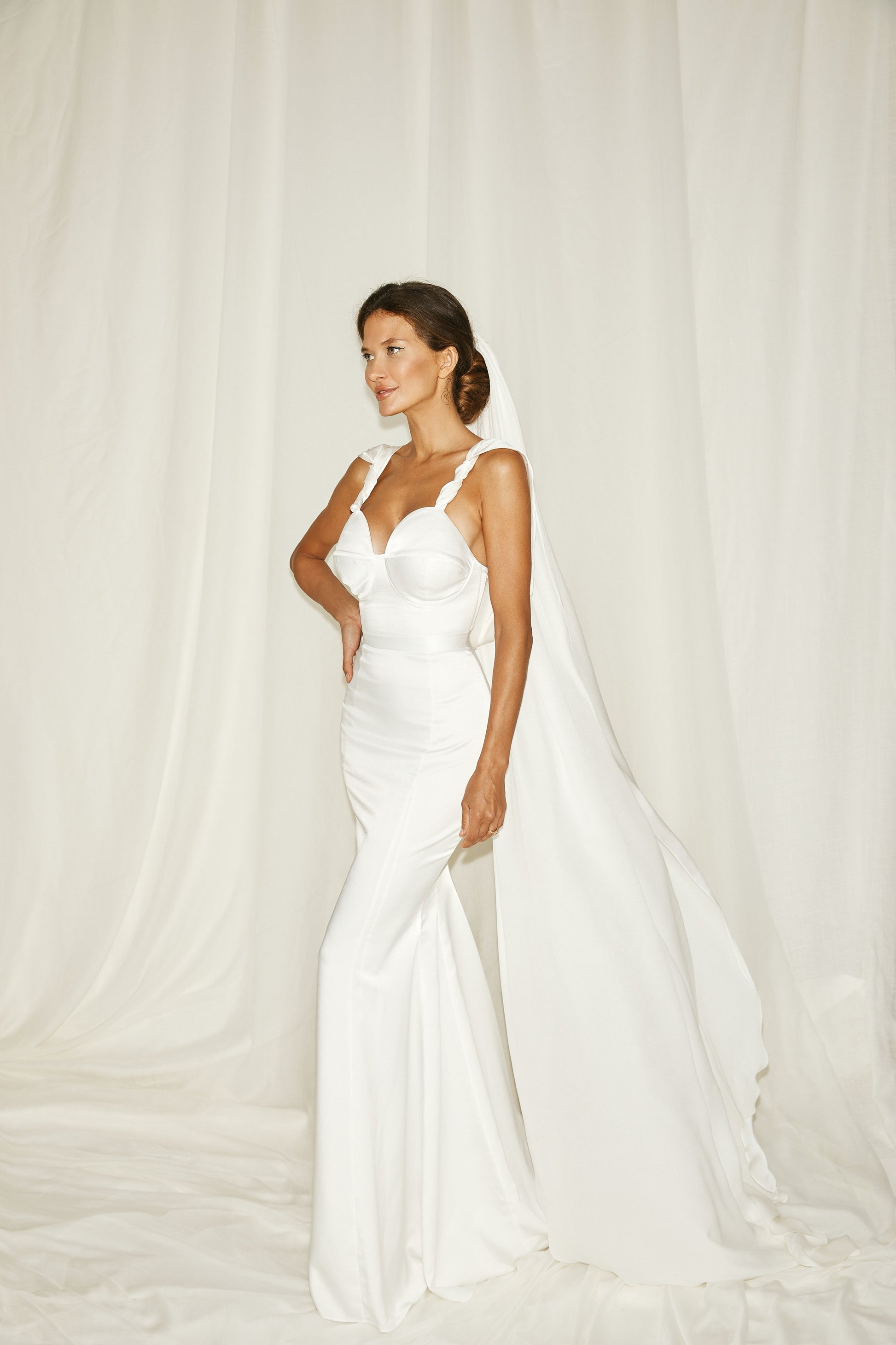 sasha-loochi-wedding-dresses-ivory