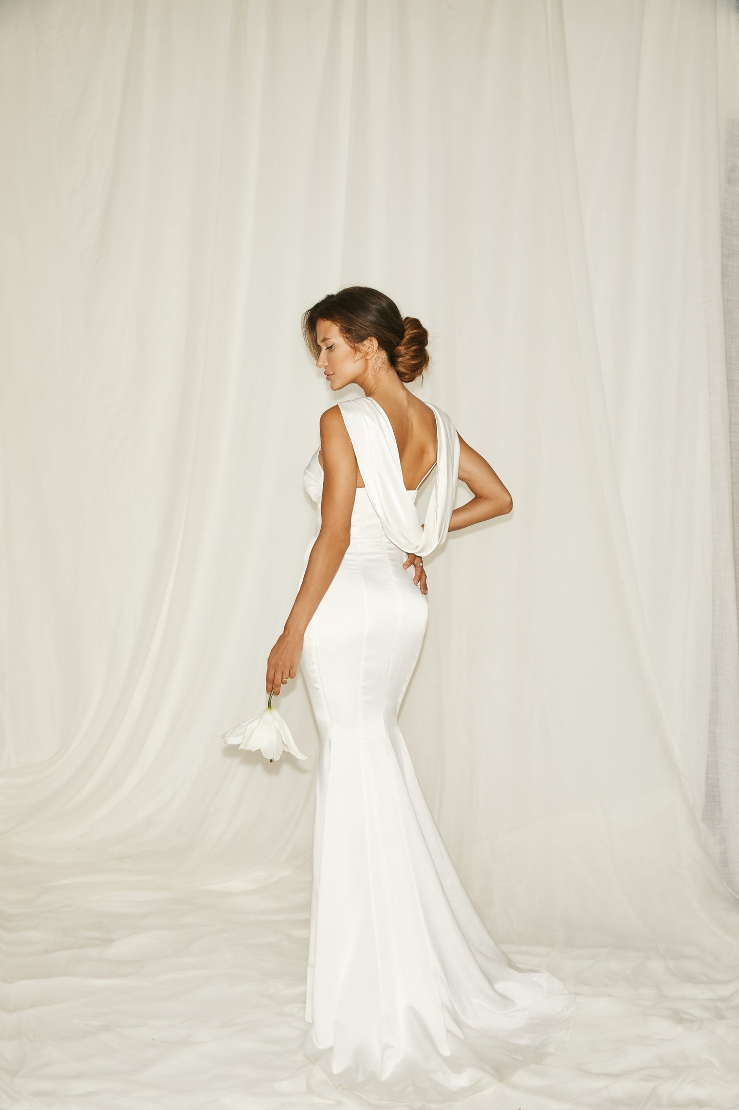 sasha-loochi-wedding-dresses-ivory